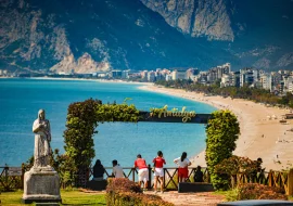 Antalya’da Aile Tatili İçin Kiralık Araç Nasıl Seçilir?